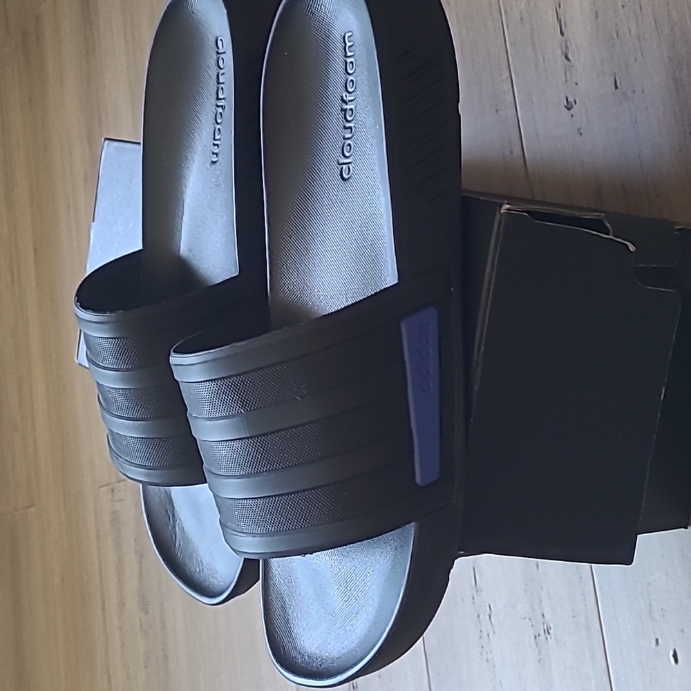 Adidas slides - Picture 3 of 3